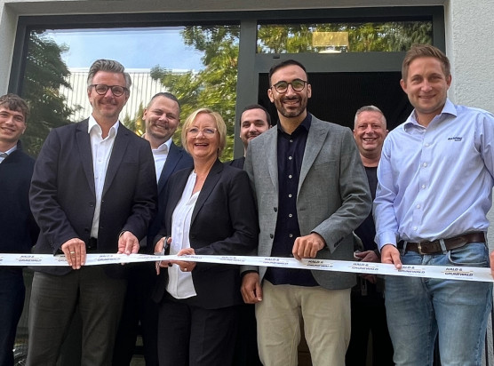 Gemeinsam eröffneten Vertreter der Hald & Grunewald GmbH und der Scholpp Kran & Transport GmbH die neue Niederlassung in Heilbronn.