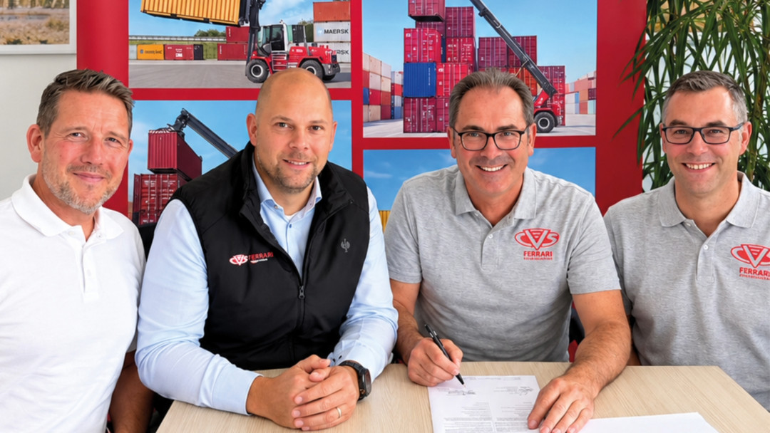 Freuen sich auf die Zusammenarbeit: Olaf Oppermann, Geschäftsführer GS-Gabelstapler Service GmbH, Oliver Hoffmann, Vertriebsleiter CVS Ferrari Deutschland GmbH, Torsten Franke, Gesellschafter und Geschäftsführer GS-Gabelstapler Service GmbH, Florian Hintze, Geschäftsführer GS-Gabelstapler Service GmbH (von links nach rechts). - Bild: CVS Ferrari Deutschland GmbH