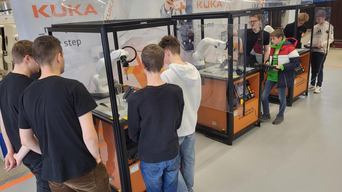 Roboter-Erlebnistag am KUKA-Hauptsitz in Augsburg - © KUKA Group Roboter-Erlebnistag am KUKA-Hauptsitz in Augsburg - © KUKA Group