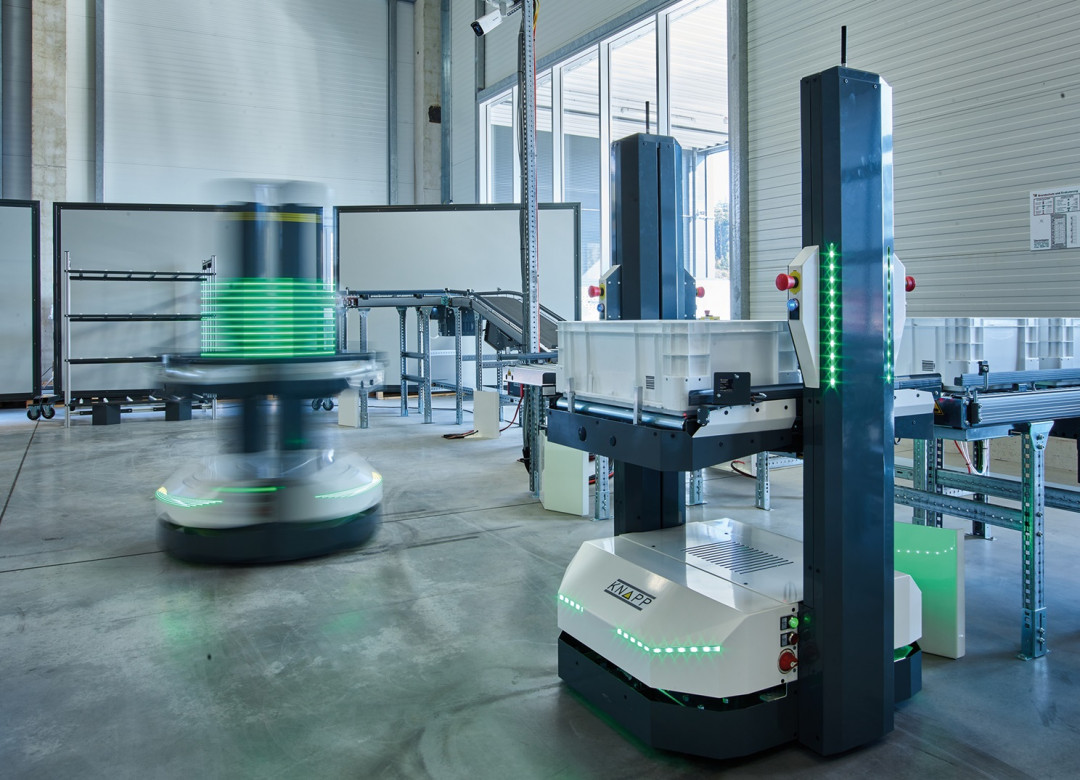 Die Lösung umfasst acht Open Shuttles zur autonomen Beförderung von Kleinteilen. - © Knapp Industry Solutions GmbH Die Lösung umfasst acht Open Shuttles zur autonomen Beförderung von Kleinteilen. - © Knapp Industry Solutions GmbH