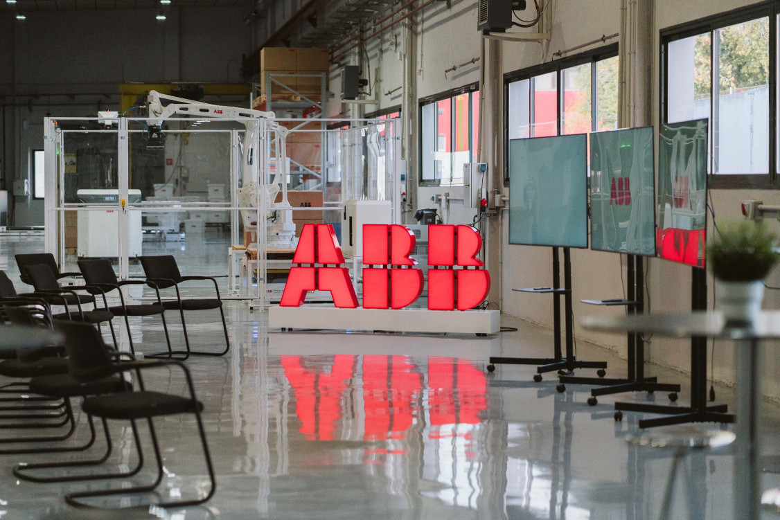 Das neue Zentrum beherbergt diverse Schulungseinrichtungen sowie Ausstellungsflächen, um Kunden, Partnern und Mitarbeitenden die fortschrittliche AMR-Technologie von ABB zu näherzubringen. - © ABB Das neue Zentrum beherbergt diverse Schulungseinrichtungen sowie Ausstellungsflächen, um Kunden, Partnern und Mitarbeitenden die fortschrittliche AMR-Technologie von ABB zu näherzubringen. - © ABB