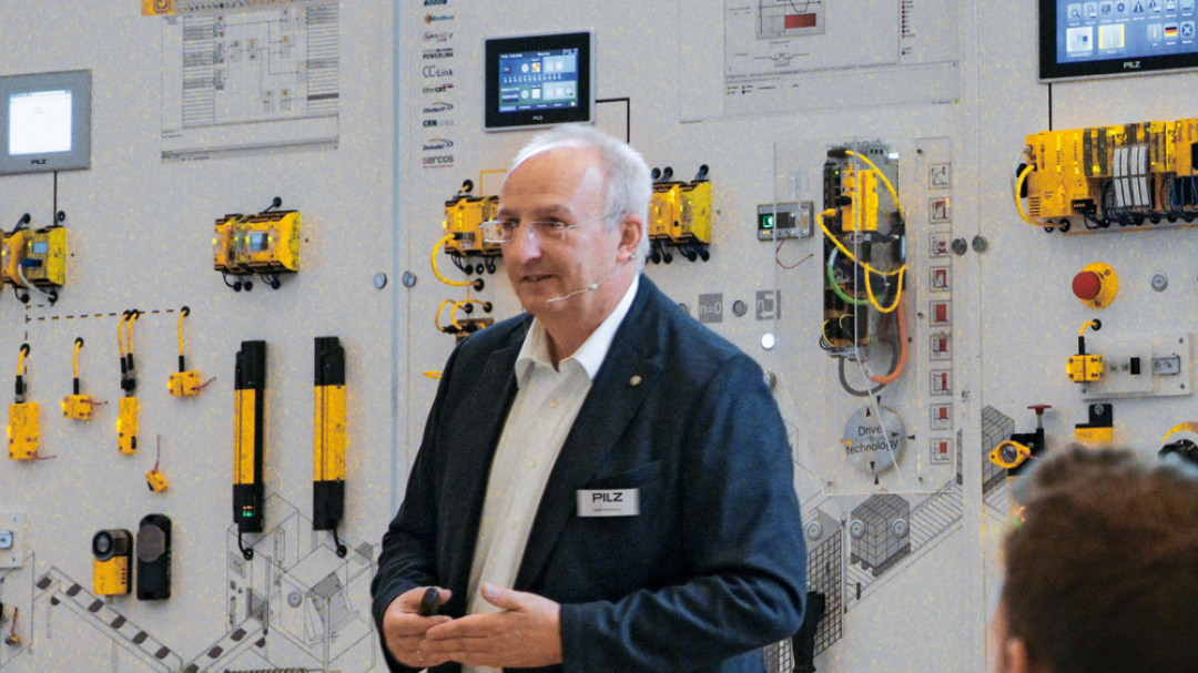 Pilz stellt in seiner „Automation on Tour“-Seminarreihe die Anforderungen der neuen Maschinenverordnung vor. - © Pilz Pilz stellt in seiner „Automation on Tour“-Seminarreihe die Anforderungen der neuen Maschinenverordnung vor. - © Pilz