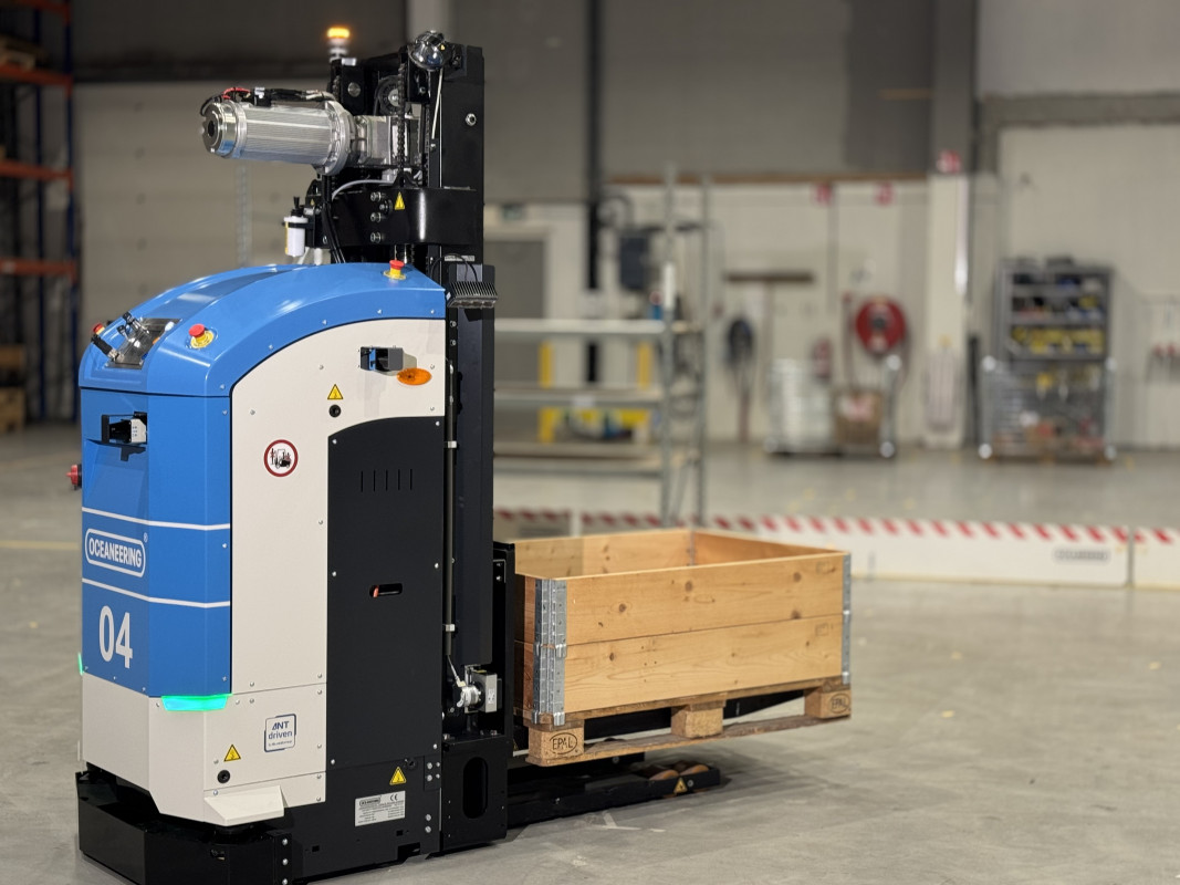 Der autonome Gabelstaplerroboter CompactMover ist der ideale Partner für enge Räume. - © Oceaneering Mobile Robotics Der autonome Gabelstaplerroboter CompactMover ist der ideale Partner für enge Räume. - © Oceaneering Mobile Robotics