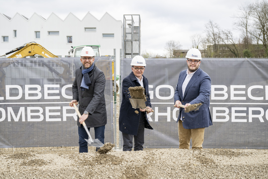 Von links: Jens Christian Schmale (CEO Swisslog), Hanspeter Hilfiker (Mayor Aarau), Oliver Ammann (KOWE Immobilien AG) - Bild: Swisslog Von links: Jens Christian Schmale (CEO Swisslog), Hanspeter Hilfiker (Mayor Aarau), Oliver Ammann (KOWE Immobilien AG) - Bild: Swisslog