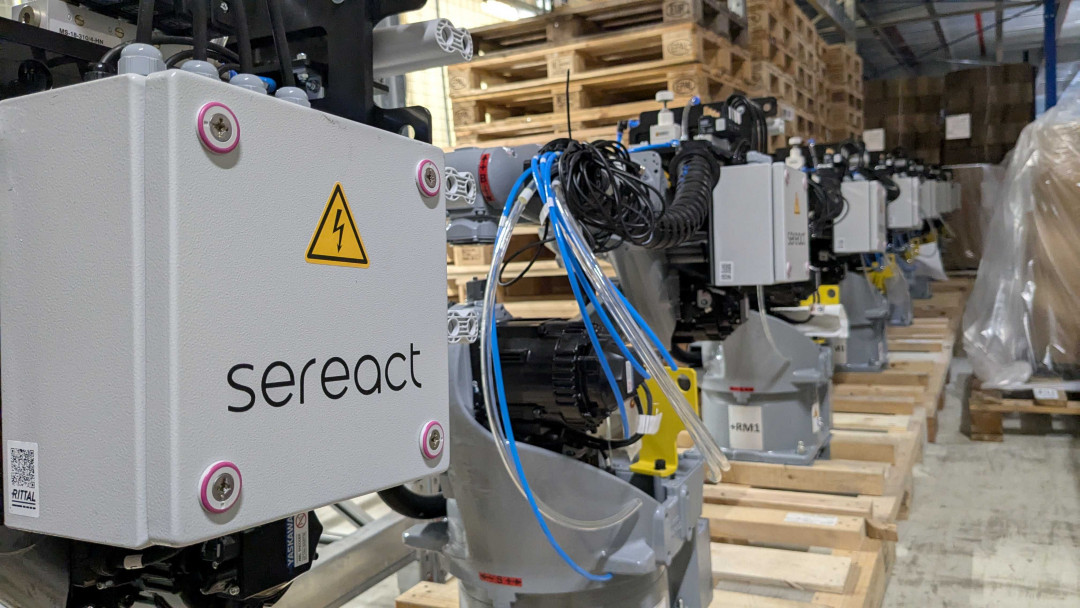 Insgesamt sieben Pick-and-Place-Roboter mit KI-gestützter Softwareplattform und automatischer Bestückung der Putwall wurden an die DeltiLog GmbH ausgeliefert - Bild: Sereact Insgesamt sieben Pick-and-Place-Roboter mit KI-gestützter Softwareplattform und automatischer Bestückung der Putwall wurden an die DeltiLog GmbH ausgeliefert - Bild: Sereact