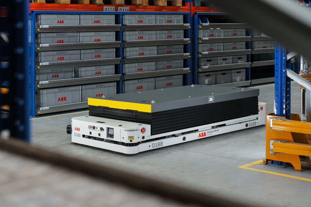 Auf der automatica 2025 in München präsentiert ABB Robotics ihre Vision von Vielseitigkeit und Autonomie in der Industrierobotik, darunter den autonomen mobilen Roboter (AMR) Flexley Mover P603 mit Visual-SLAM-Technologie - Bild: ABB Auf der automatica 2025 in München präsentiert ABB Robotics ihre Vision von Vielseitigkeit und Autonomie in der Industrierobotik, darunter den autonomen mobilen Roboter (AMR) Flexley Mover P603 mit Visual-SLAM-Technologie - Bild: ABB