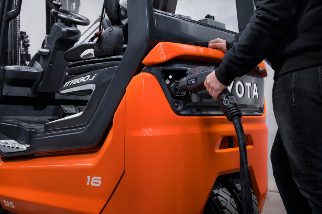 Der Toyota Traigo48 wird geladen - Bild: Toyota Der Toyota Traigo48 wird geladen - Bild: Toyota