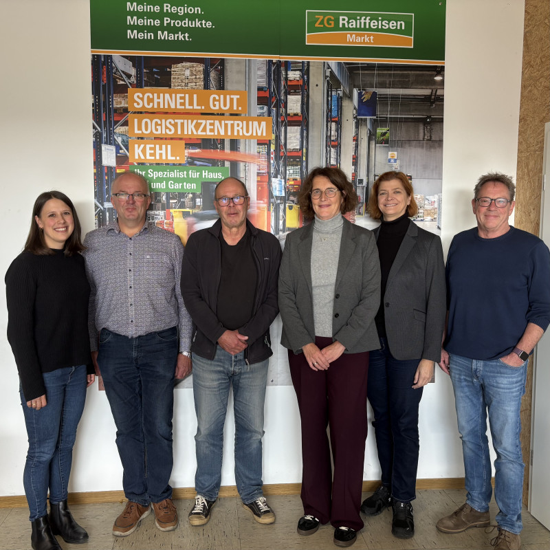 Bei der Endabnahme des Projekts in Kehl: Christina Walke, P+L Hoffbauer & Co. GmbH, Claus Kaiser, Lagerleiter ZG Raiffeisen eG, Rüdiger Kreimeyer, P+L Hoffbauer & Co. GmbH, Gabriele Prüfer-Otto, Projektleiterin Team GmbH, Jessica Steger Geschäftsführerin Team GmbH, Herr Frank Zscherlich, Bereichsleiter ProStore Team GmbH - Bild: Team