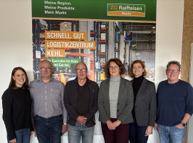 Bei der Endabnahme des Projekts in Kehl: Christina Walke, P+L Hoffbauer & Co. GmbH, Claus Kaiser, Lagerleiter ZG Raiffeisen eG, Rüdiger Kreimeyer, P+L Hoffbauer & Co. GmbH, Gabriele Prüfer-Otto, Projektleiterin Team GmbH, Jessica Steger Geschäftsführerin Team GmbH, Herr Frank Zscherlich, Bereichsleiter ProStore Team GmbH