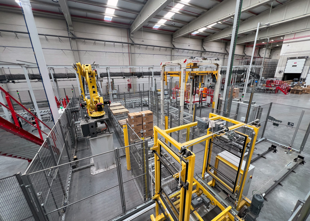 Dematic hat bei dem spanischen Arbeitsbekleidungshersteller Velilla ein hochmodernes Palettenlager integriert. - Bild: Dematic