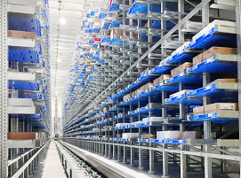 Automatisches Tiefkühllager mit über 26.280 Tablarstellplätzen.