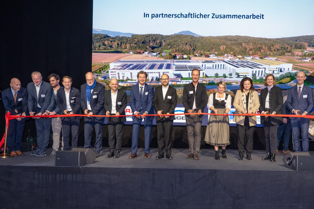 Feierliche Eröffnung in Weiz: Am 13. Februar hat Craiss Austria gemeinsam mit hochrangigen Gästen die neuen Logistikhallen offiziell eingeweiht. - Bild: Craiss / Alexandra Luttenberger