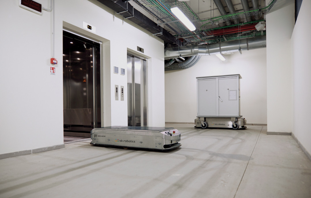Punktgenaue Lieferungen von Mahlzeiten und Medikamenten sowie der Transport von Wäsche und Abfall gehören zum Daily Business der AWT-Lösung im Krankenhaus Pistoia, IT. - © ek robotics GmbH Punktgenaue Lieferungen von Mahlzeiten und Medikamenten sowie der Transport von Wäsche und Abfall gehören zum Daily Business der AWT-Lösung im Krankenhaus Pistoia, IT. - © ek robotics GmbH