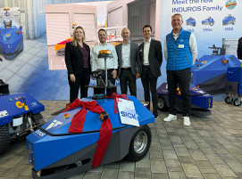 v.l.n.r. Ulrike Kahle-Roth (Vorständin Supply Chain & Fulfillment, Sick), Nikolas Rössler (CFO & CCO, Innok Robotics), Volker Weisenhorn (Head of Central Unit Operations Logistics, Sick), Alwin Heerklotz (CEO & Gründer Innok Robotics), Marcus Ichters (Key Account Mobile Plattforms, Sick)