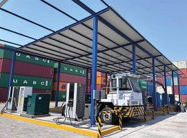 Vahle stellt auf der TOC Europe die Ladeinfrastruktur PowerDock vor, die das automatisierte Laden elektrischer Terminalfahrzeuge während betriebsbedingter Standzeiten im Hafenumfeld ermöglicht.