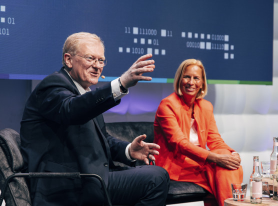 (v.l.n.r.) Stefan Hartung, Bosch-Vorsitzender, Tanja Rückert, Bosch-Geschäftsführerin und Chief Digital Officer beim Pressegespräch zur Bosch Connected World 2026 in Berlin.