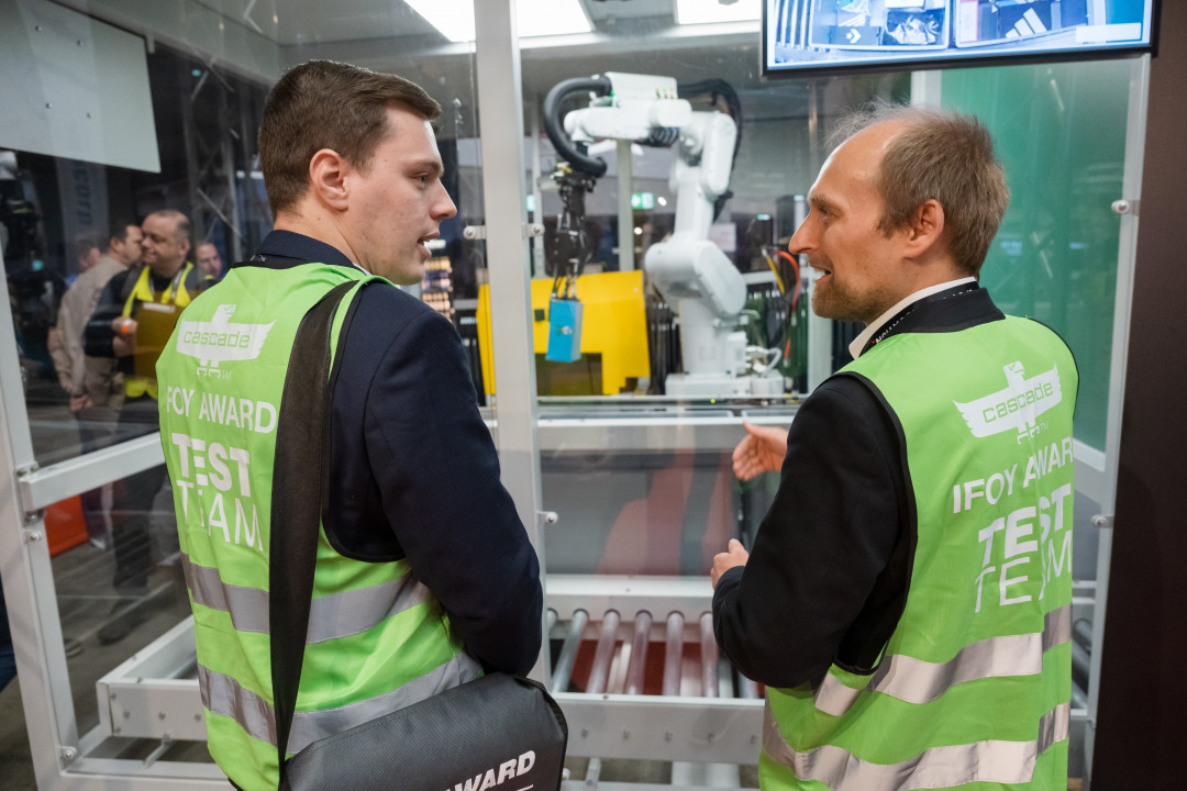 Die IFOY Innovation Checker prüfen jeden IFOY Finalisten beim Test Camp Intralogisticsin Dortmund hinsichtlich Innovationsgrad, Kundennutzen, Marktrelevanz und Funktionalität. - Bild: IFOY Award / Frank Elschner / Dirk Bannert